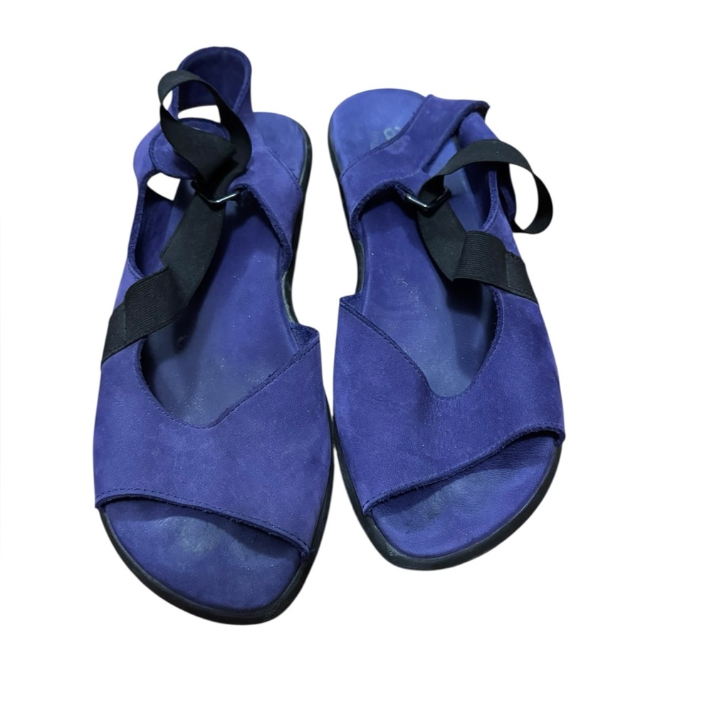 Arche purple suede sandals with snap closure. Size 38 (7.5). VGUC